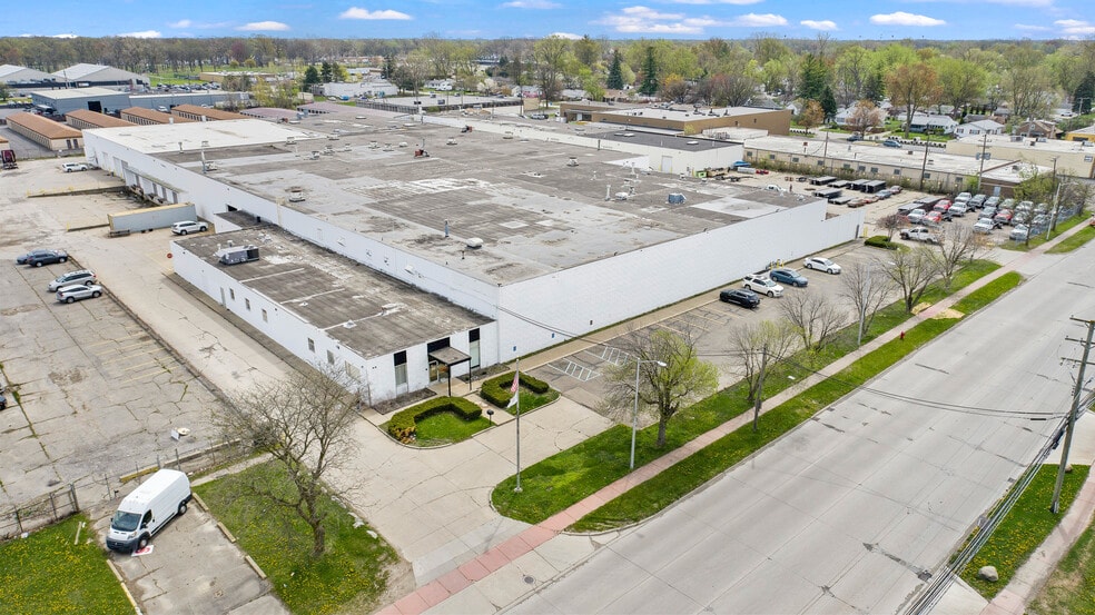 More Photos Of 2727 S Beech Daly Rd, Dearborn Heights Warehouse For Lease
