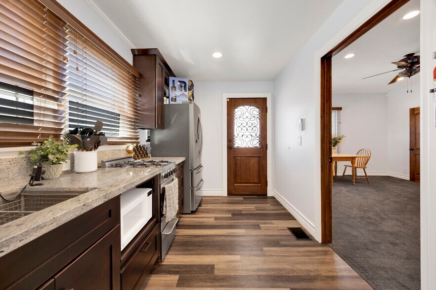 More Photos Of 620 W Foothill Blvd, Monrovia Office For Sale