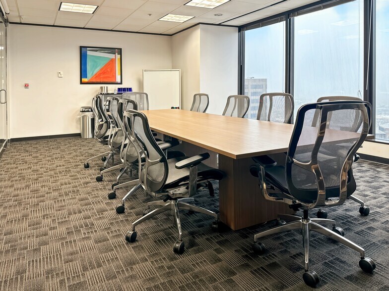 More Photos Of 1100 Poydras St, New Orleans Coworking Space