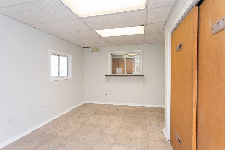 More Photos Of 891 Saratoga Rd, Gansevoort Warehouse For Lease