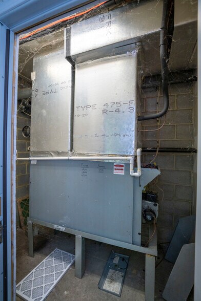 More Photos Of 3340 E Pleasant Valley Blvd, Altoona Freestanding For Sale