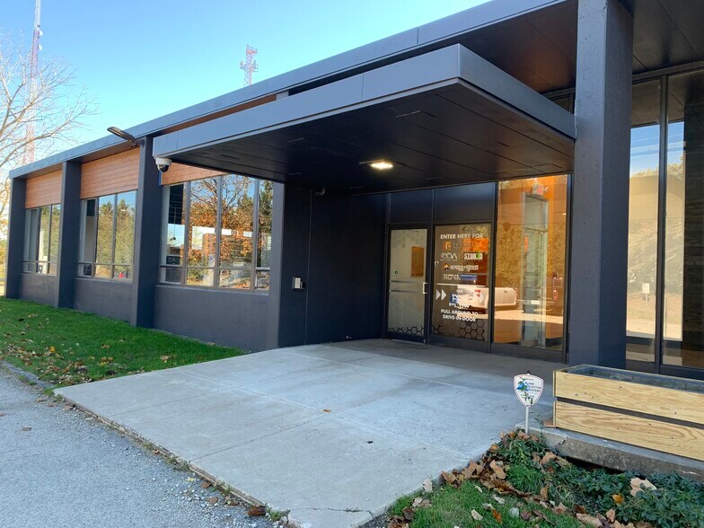 More Photos Of 2000 Gary Ln, Geneva Warehouse For Lease