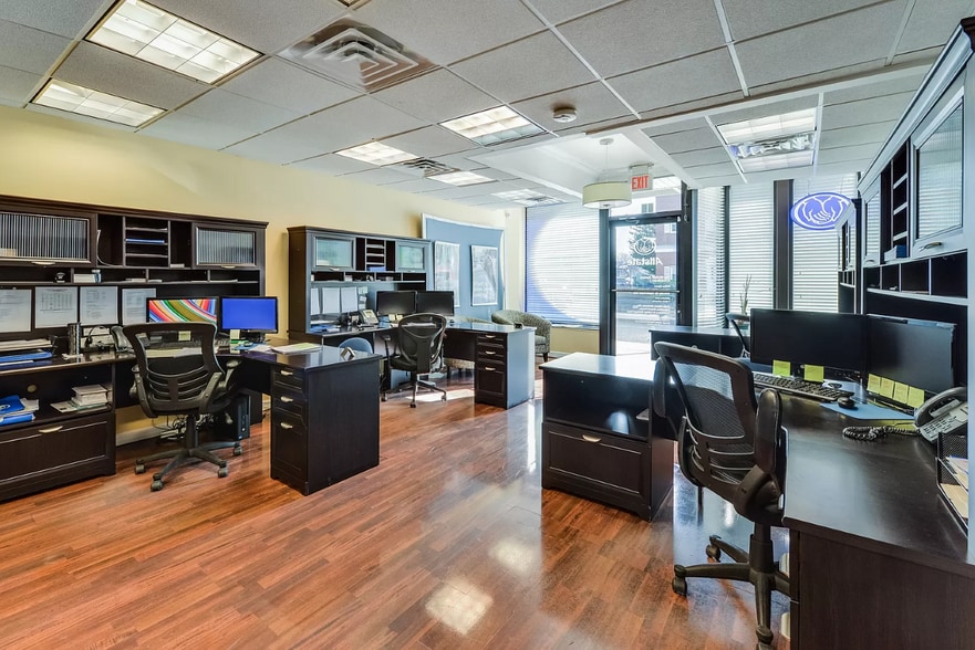 More Photos Of 66 Old Country Rd, Mineola Storefront Retail Residential For Sale