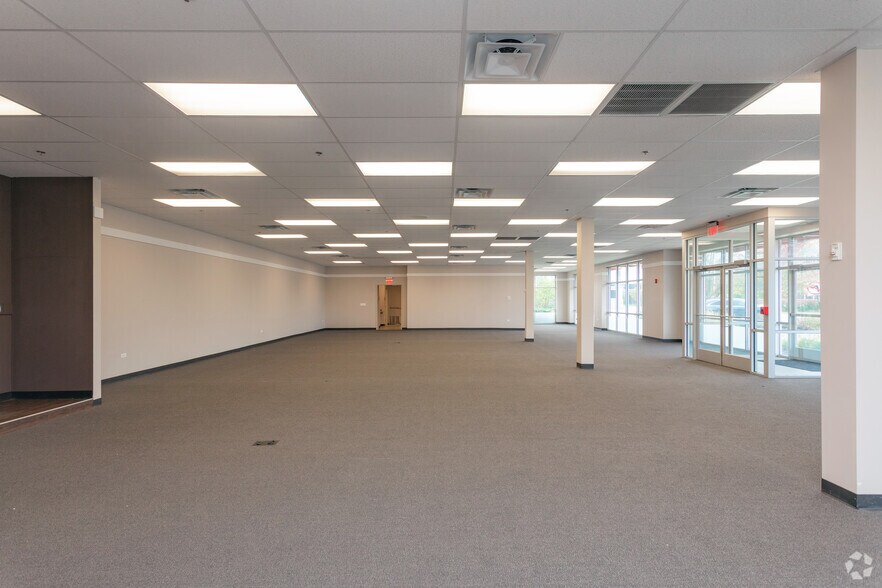 More Photos Of 2 E Rand Rd, Mount Prospect Freestanding For Sale