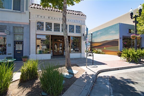 More Photos Of 7451 Monterey St, Gilroy Storefront Retail Office For Sale