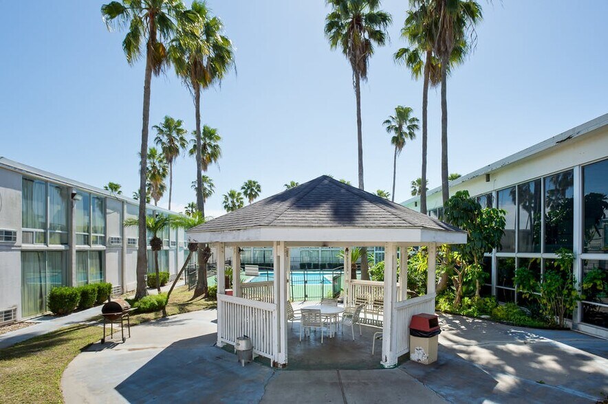 More Photos Of 910 Corn Products Rd, Corpus Christi Hotel For Sale