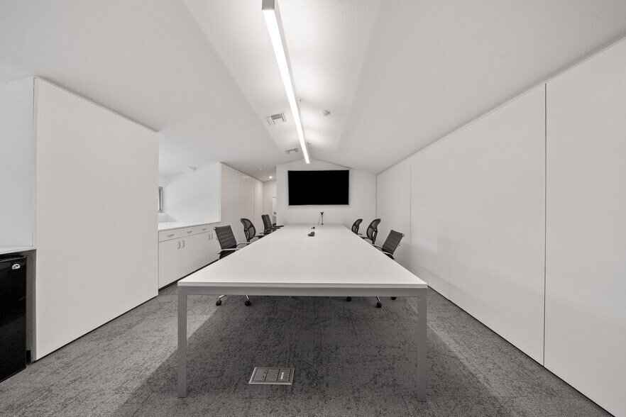 More Photos Of 2500 W William Cannon Dr, Austin Loft Creative Space For Sale