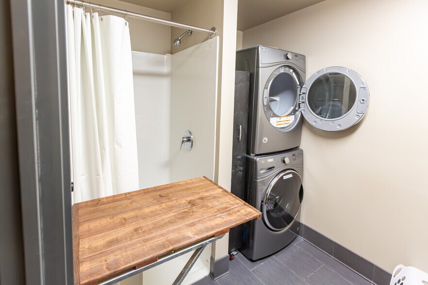 More Photos Of 200 W Railroad Ave, Plains Medical For Sale