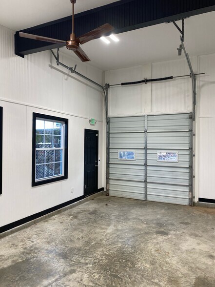 More Photos Of 134 Cockeysville, Cockeysville Warehouse For Lease