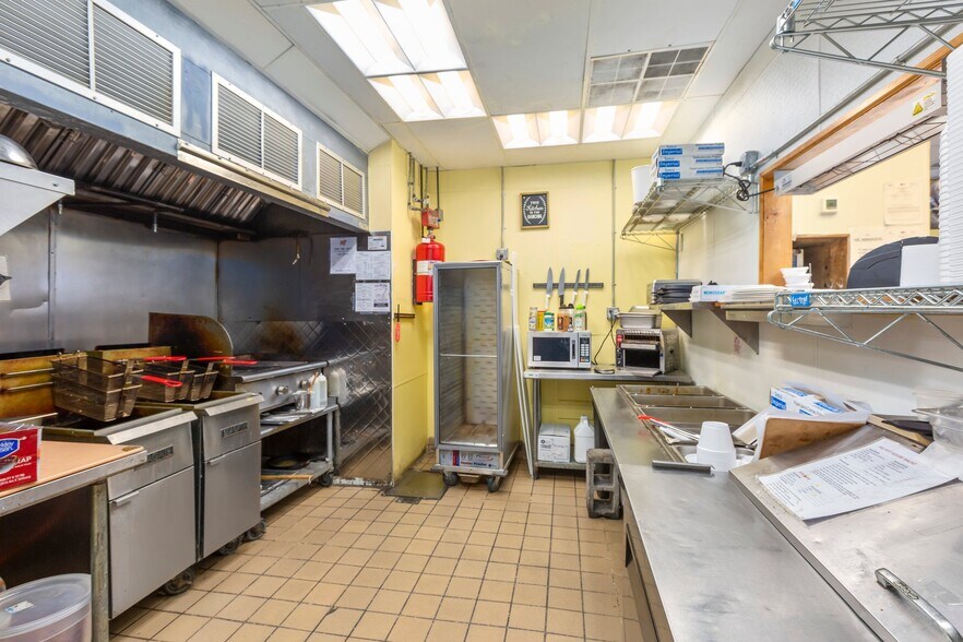 More Photos Of 1017 Sophia St, Fredericksburg Restaurant For Sale