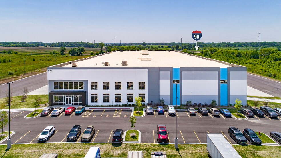 More Photos Of 14351 Weber Dr, Huntley Warehouse For Lease