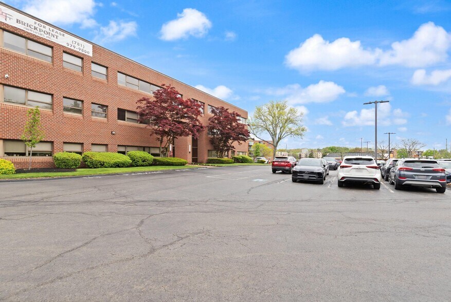 More Photos Of 2 Main St, Stoneham Office For Lease
