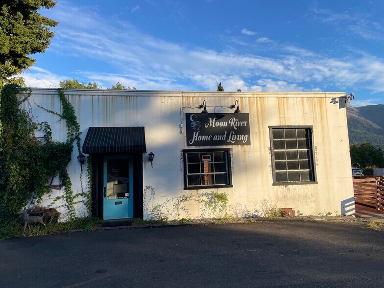 More Photos Of 350 SW Highway 14, Stevenson General Retail For Lease