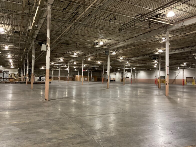 More Photos Of 427 Thacher Ln, Youngstown Warehouse For Lease