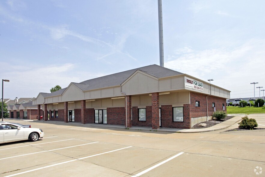 More Photos Of 4212-4218 N Executive Centre Loop, Saint Peters Storefront For Lease