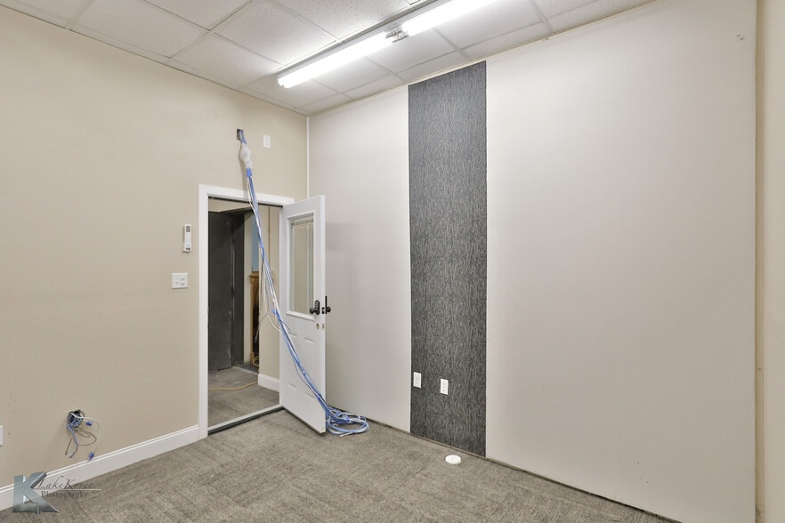 More Photos Of 550 E South 11Th St, Abilene Restaurant For Sale