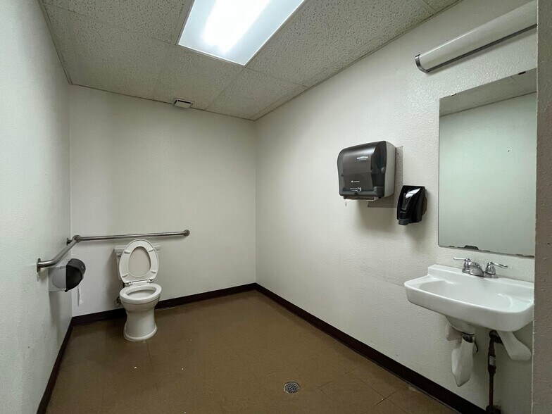 More Photos Of 302 Priest Dr, Killeen Office For Lease