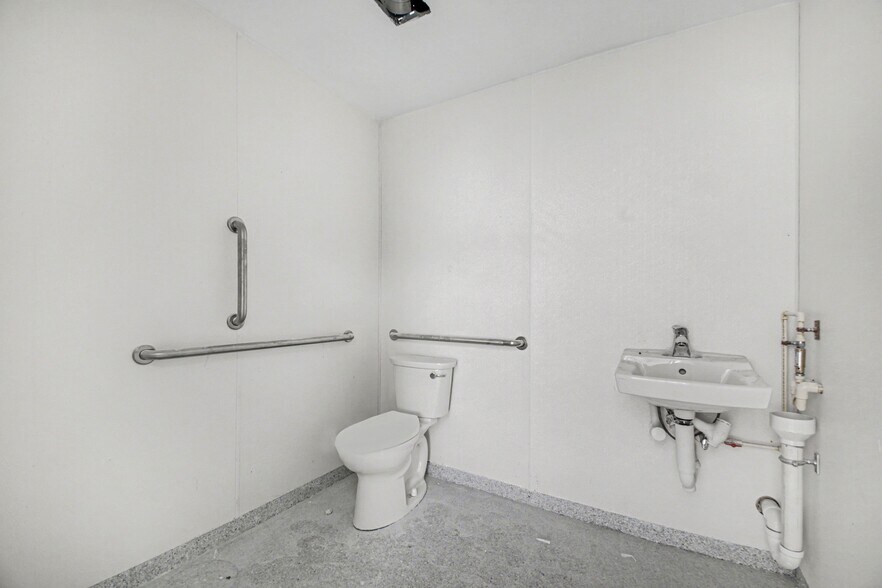 More Photos Of 3406 Shannon Park Dr, Fredericksburg Warehouse For Sale