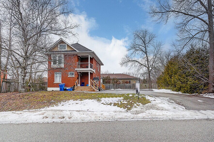 More Photos Of 12 Vincent St, Newmarket Office For Sale