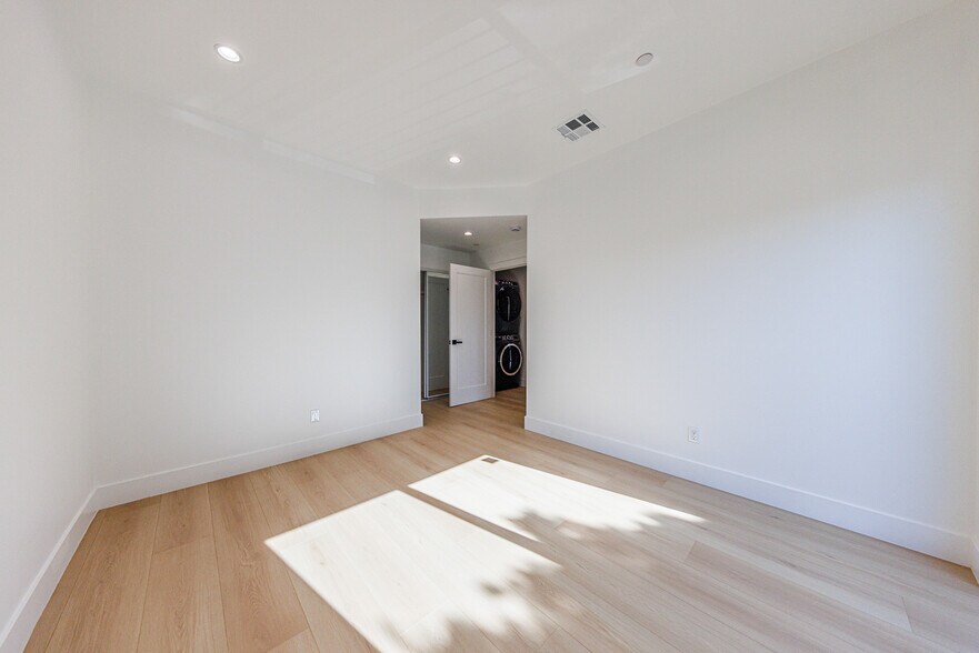 More Photos Of 2938 S Sycamore Ave, Los Angeles Apartments For Sale