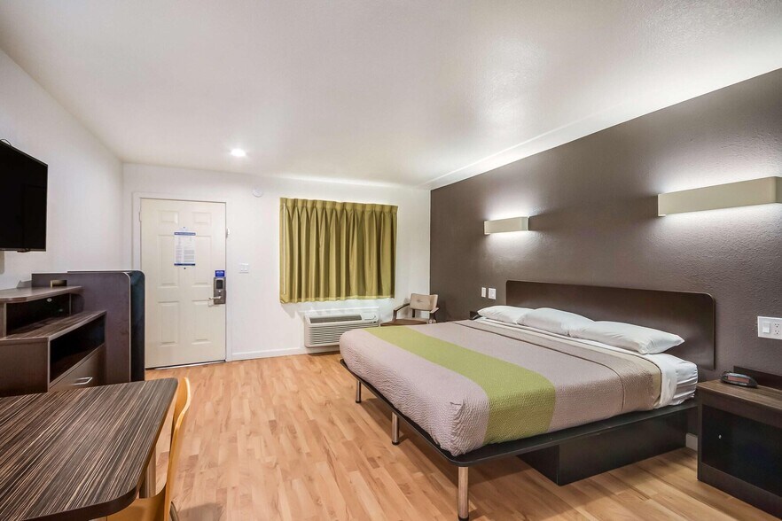 More Photos Of 613 I-45 S, Huntsville Hotel For Sale
