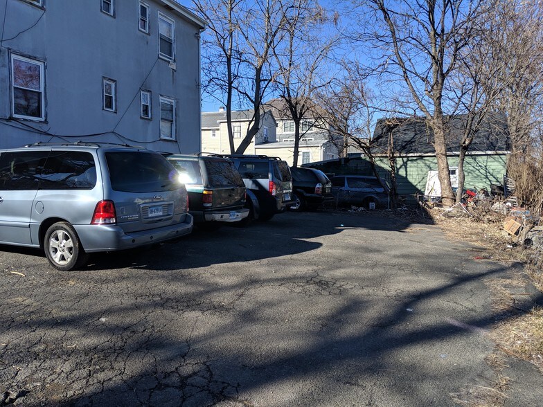 More Photos Of 7 Spruce St, Stamford Apartments For Sale