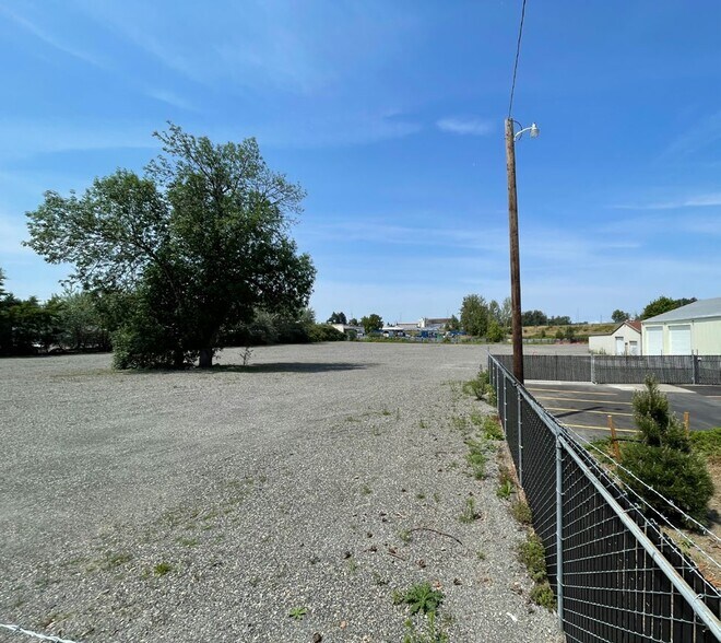 More Photos Of 5605-5621 NE 105th Ave, Portland Auto Salvage Facility For Lease