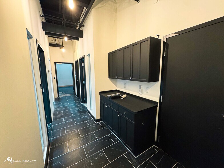 More Photos Of 1690 Roberts Blvd, Kennesaw Warehouse For Lease