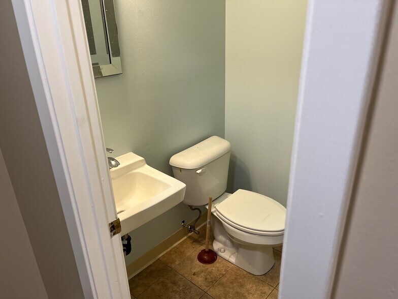 More Photos Of 2024 Arkansas Valley Dr, Little Rock Office For Sale