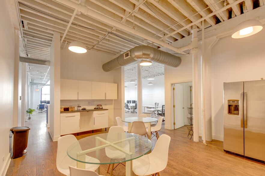 More Photos Of 11 E Hubbard St, Chicago Office For Lease