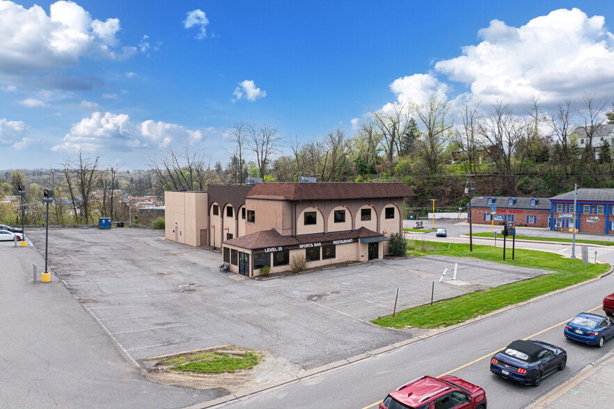 More Photos Of 1033 Mayfair Dr, Bethel Park Freestanding For Sale