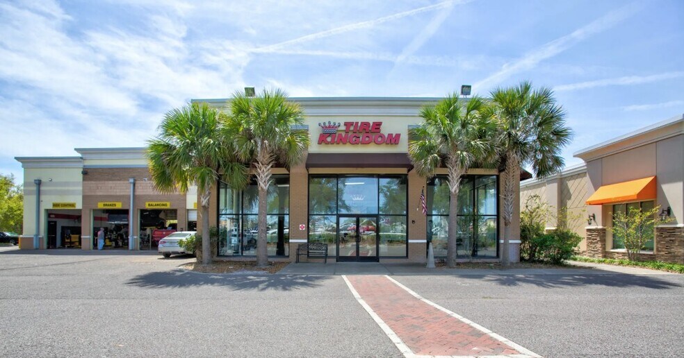 Primary Photo Of 440 N Us Highway 441, Lady Lake Freestanding For Sale