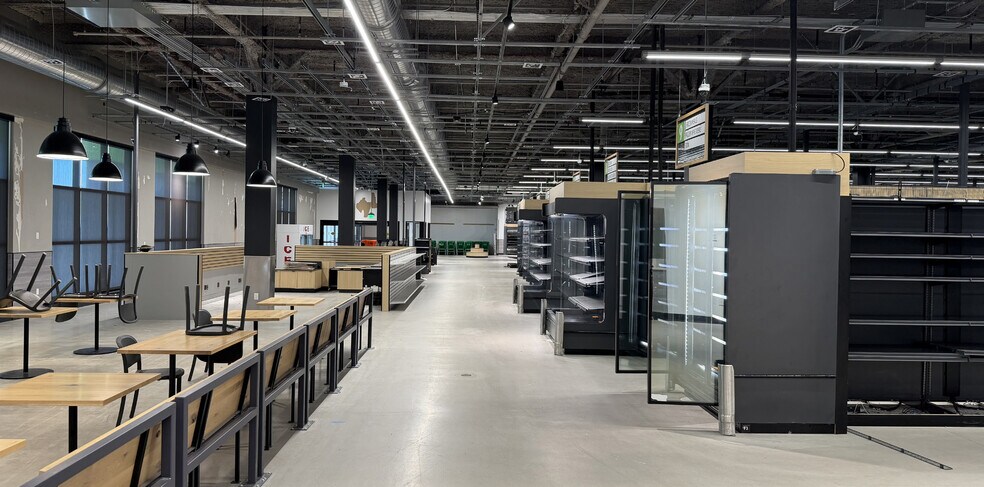 More Photos Of 34 E Ridgewood Ave, Paramus Department Store For Lease
