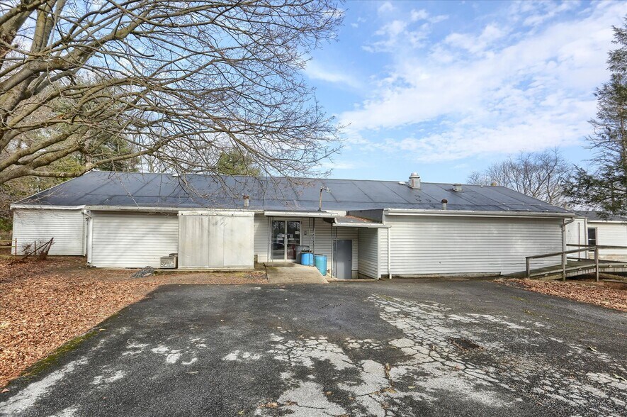 More Photos Of 145 Chamberlaine Ave, Pottsville Flex For Sale