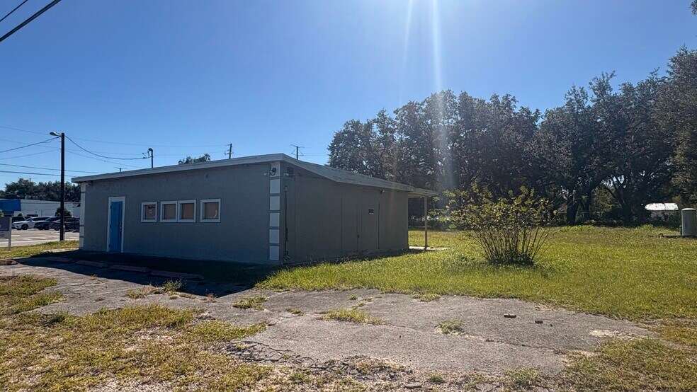 More Photos Of 15200 E Colonial Dr, Orlando Bar For Sale