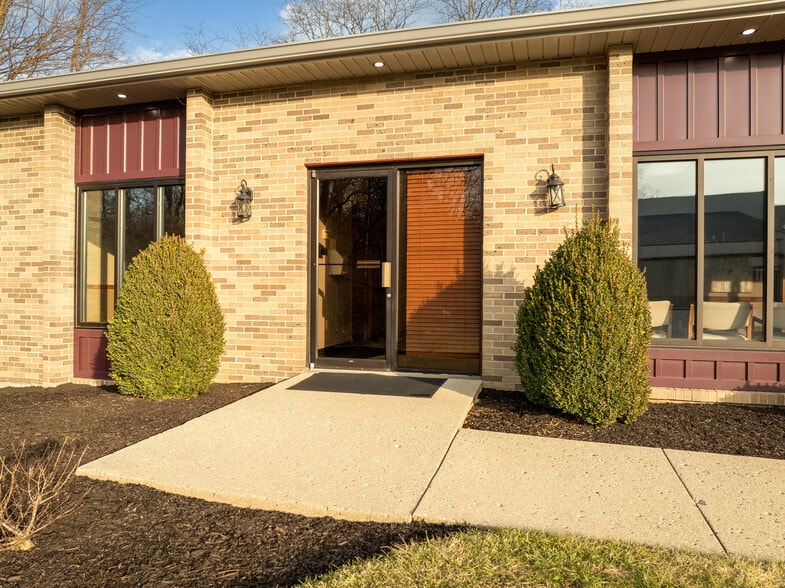 More Photos Of 4718 National Rd E, Richmond Office For Lease