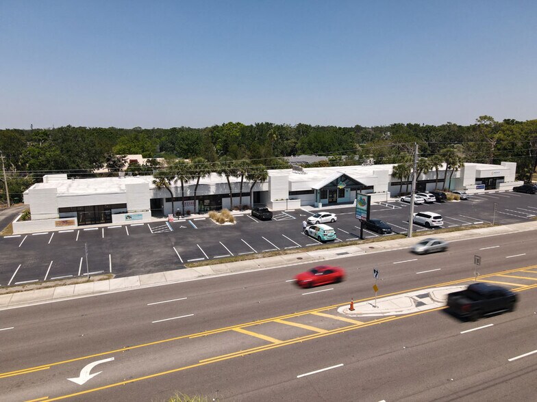 More Photos Of 3801 Bee Ridge Rd, Sarasota Storefront For Sale