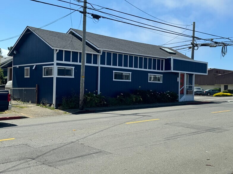 Primary Photo Of 495 H St, Crescent City Freestanding For Sale