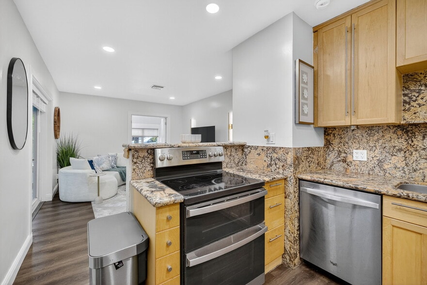 More Photos Of 1317 NE 1st Ave, Fort Lauderdale Multifamily For Sale