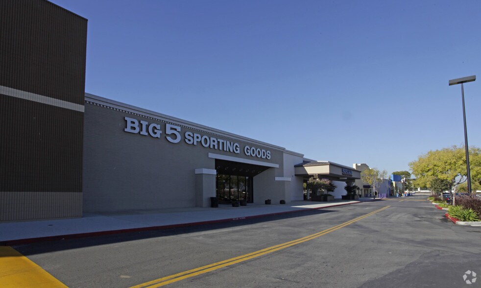 More Photos Of 200-400 Walnut St, Redwood City Unknown For Lease