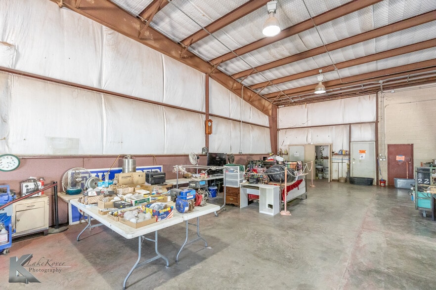 More Photos Of 1901 Cottonwood St, Abilene Industrial For Sale
