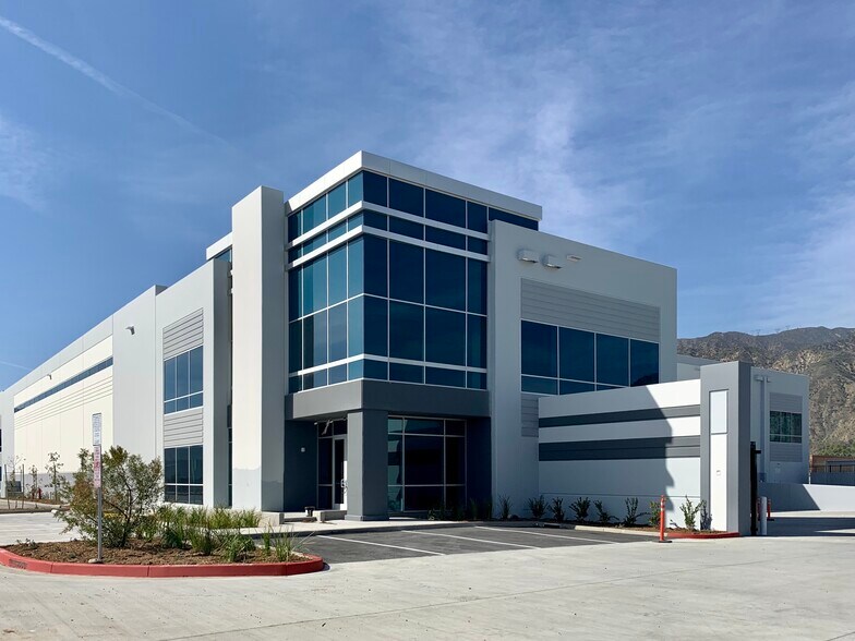 More Photos Of 1025 N Todd Ave, Azusa Unknown For Lease