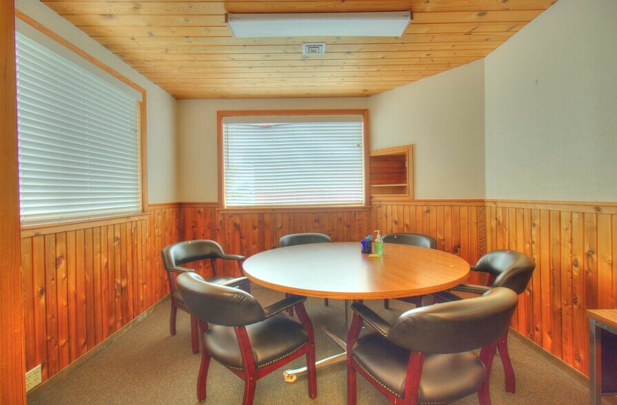 More Photos Of 29820 Ellensburg Ave, Gold Beach Office For Sale