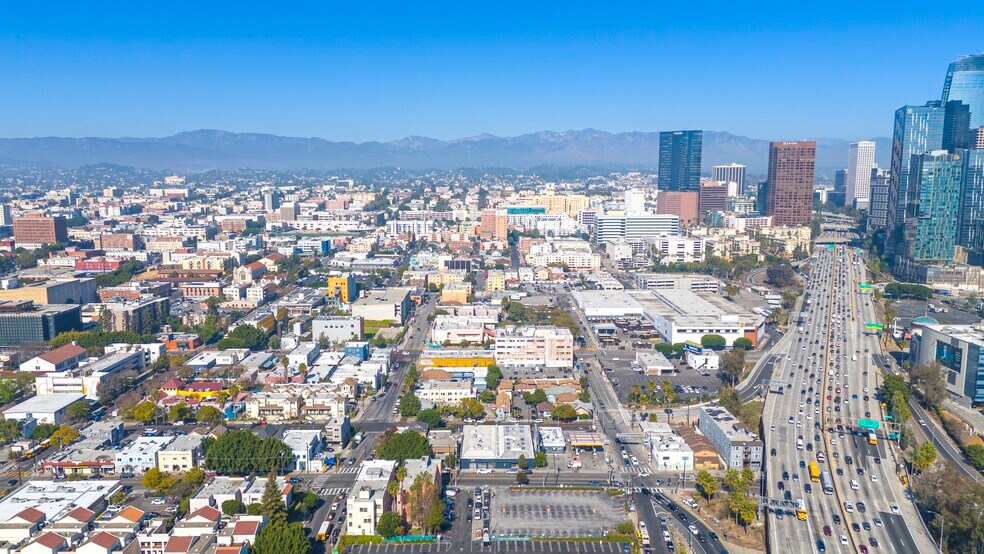 More Photos Of 1319-1321 W 11th St, Los Angeles Showroom For Sale