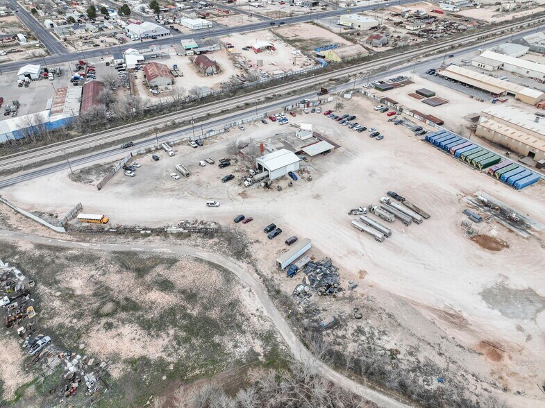 More Photos Of 2419 W Murphy St, Odessa Truck Terminal For Sale