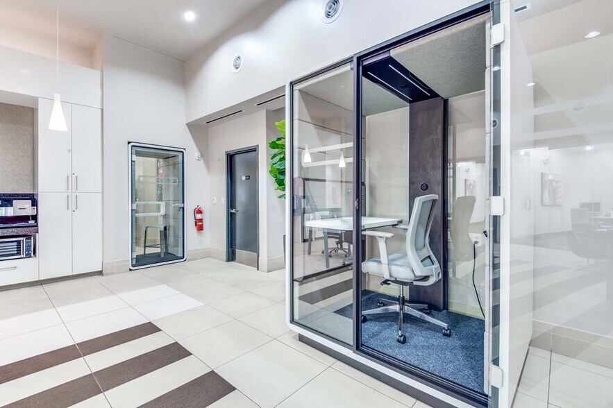 More Photos Of 12808 Queensbury Ln, Houston Apartments For Lease