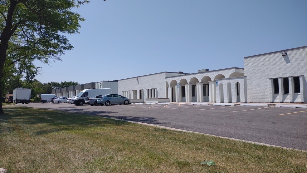 Primary Photo Of 310-340 Melvin, Northbrook Industrial For Lease