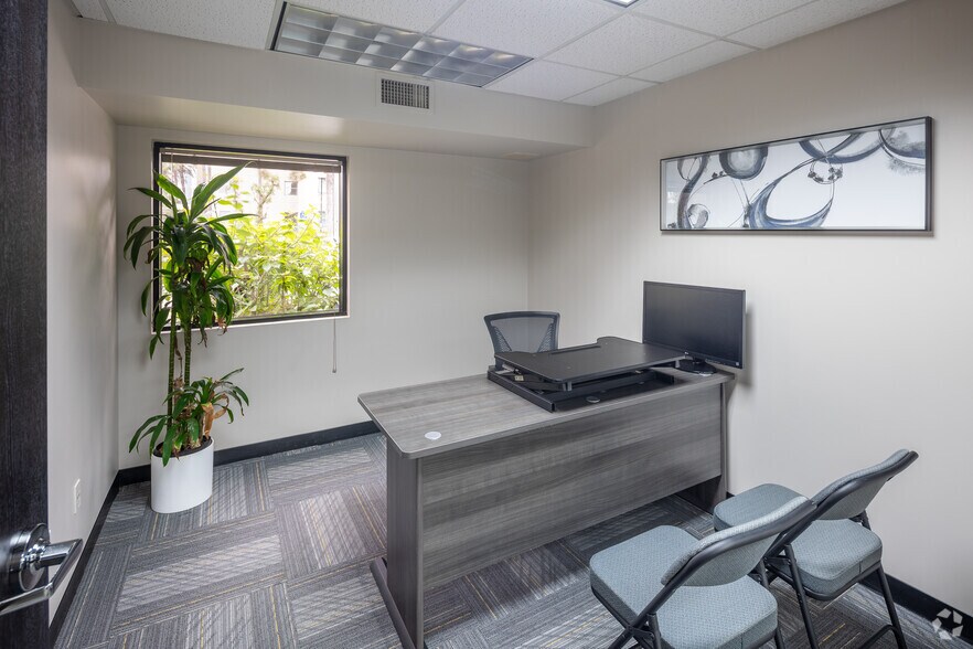 More Photos Of 2955 Main St, Irvine Medical For Lease