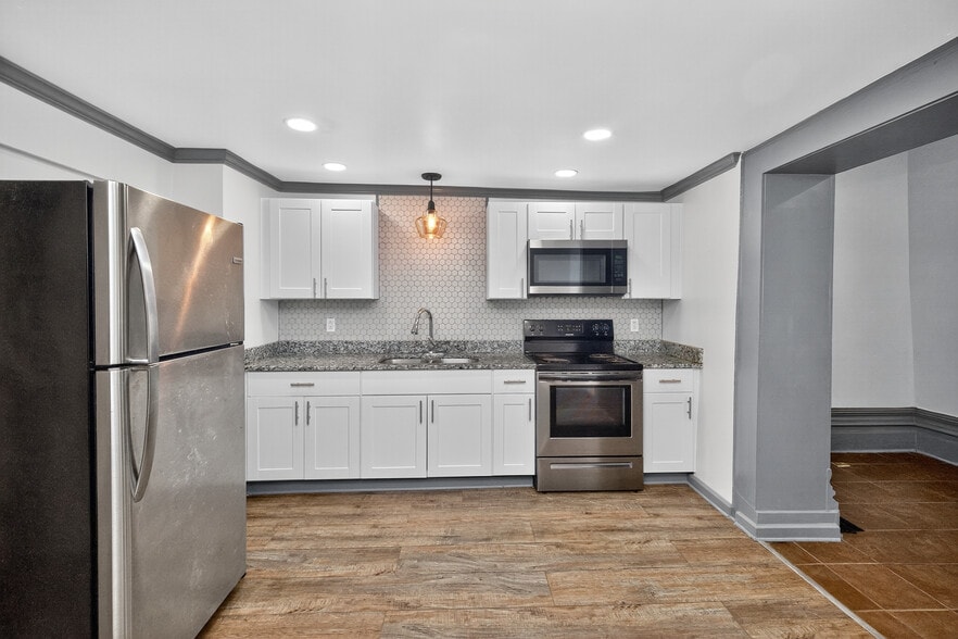 More Photos Of 102 W High St, Lexington General Retail For Sale