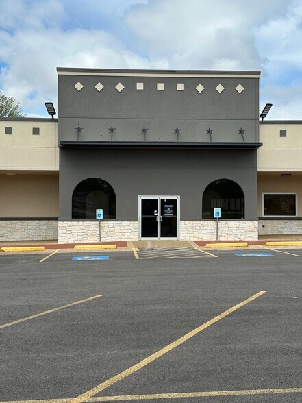 More Photos Of 713 W Southwest Loop 323, Tyler Unknown For Lease